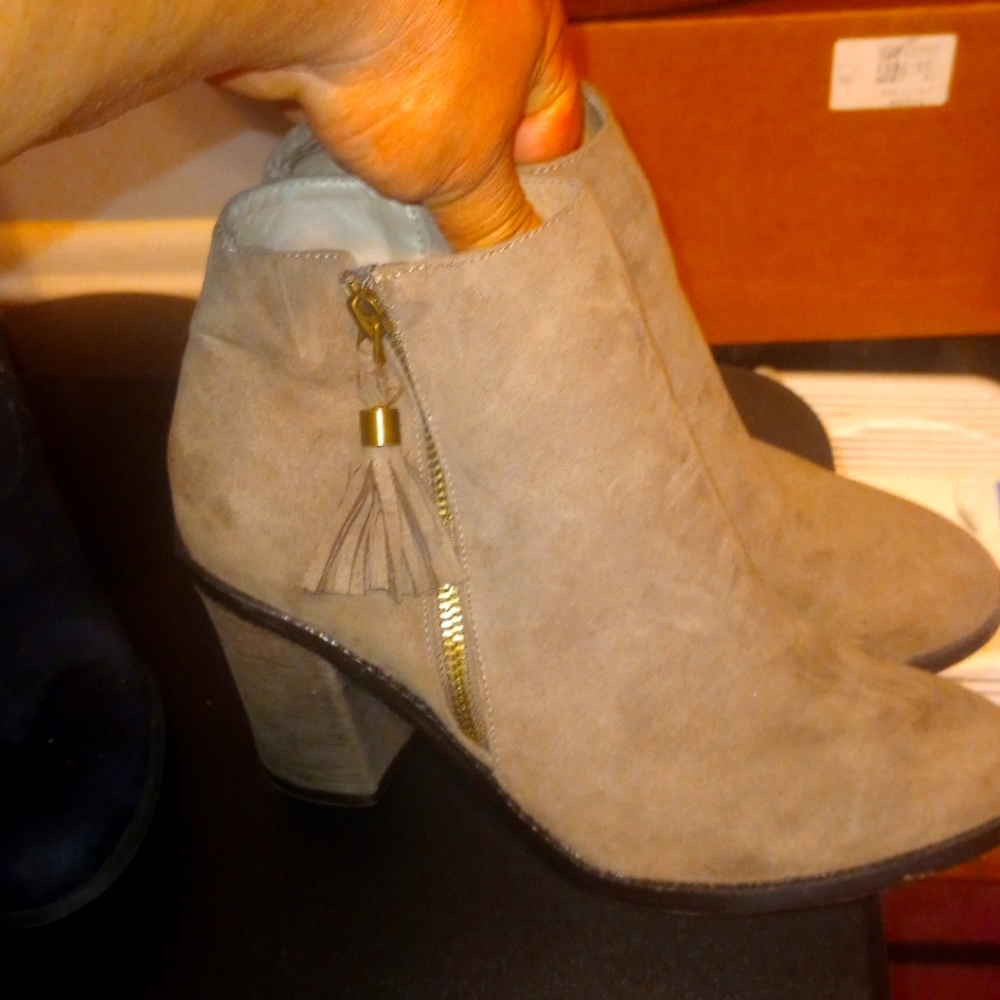 Ankle high boots size 10